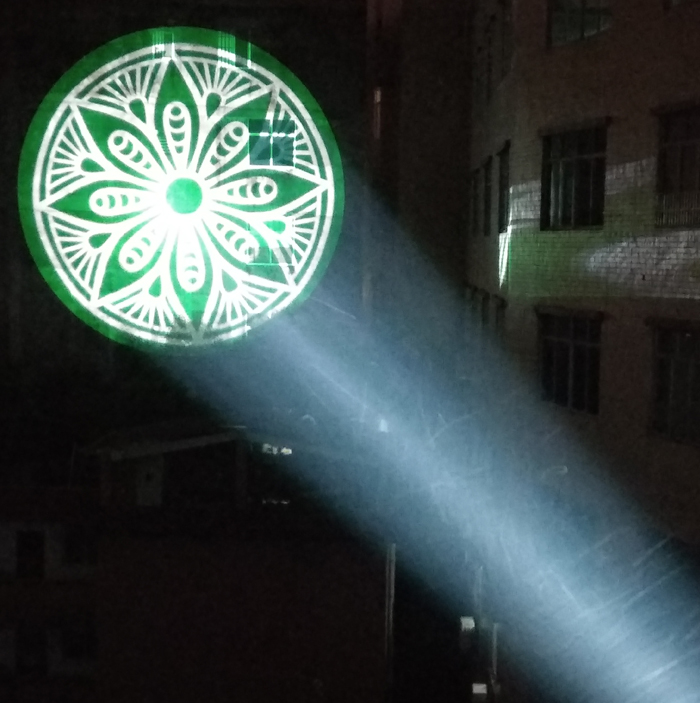 大型酒吧舞臺燈光設(shè)備有哪些？效果圖